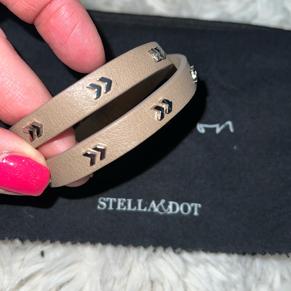 EUC Stella & Dot Chevron Wrap Bracelet (silver)